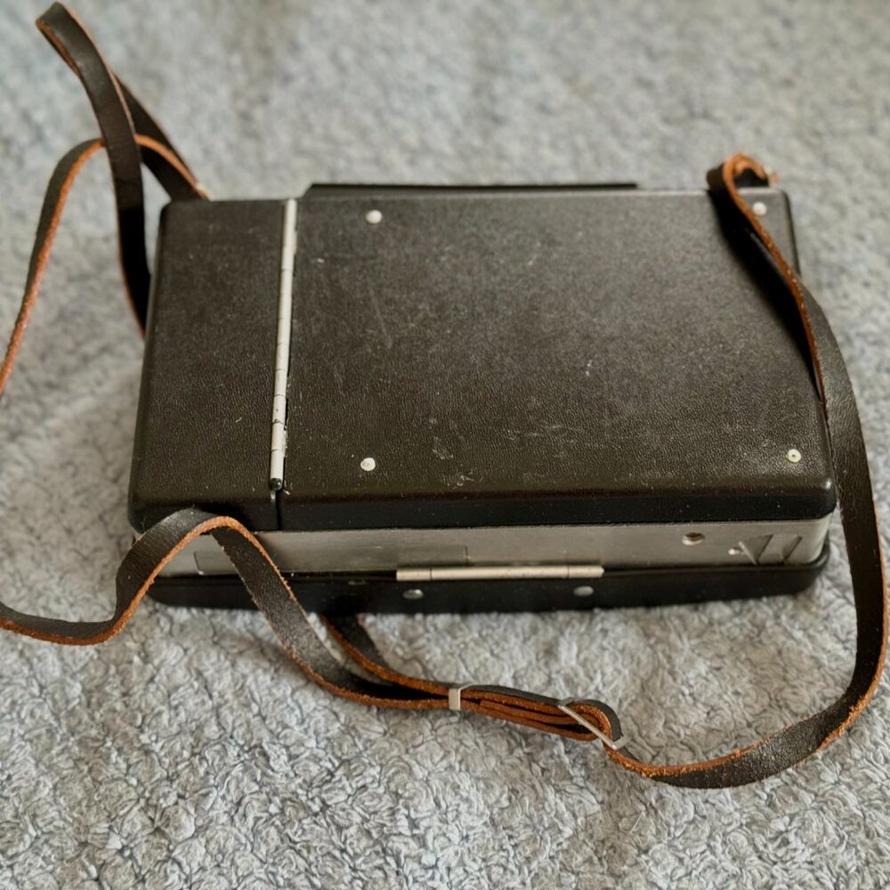 Vintage Polaroid Land camera 100 - Picture 8 of 8